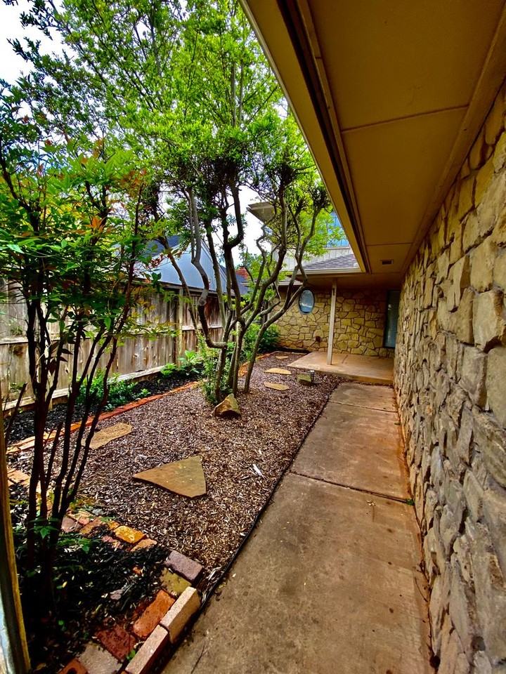 4329 Dahoon Dr - Photo 3 of 21