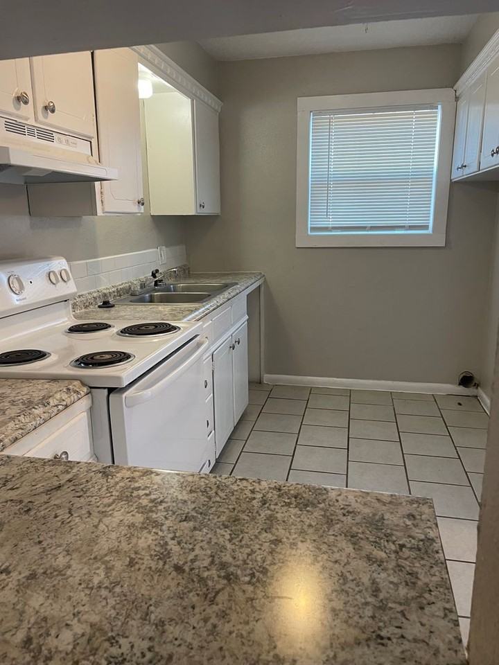 CBS 1341 65th Drive - Photo 3 of 23