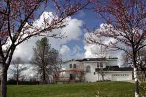 featured image of 15225 Monte Vista Dr