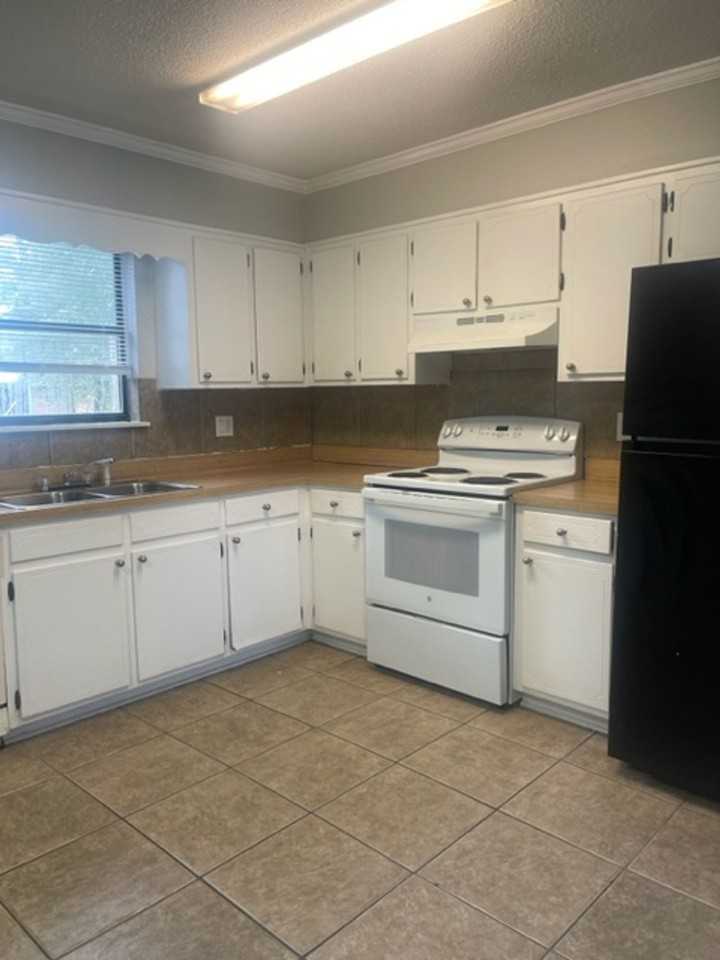 1909 Elkhorn Lane - Photo 2 of 5