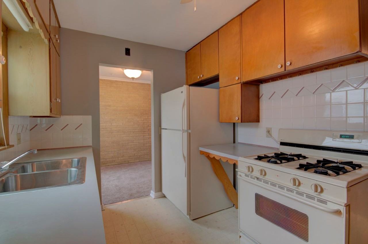 2406 W Lombard St - Photo 3 of 24