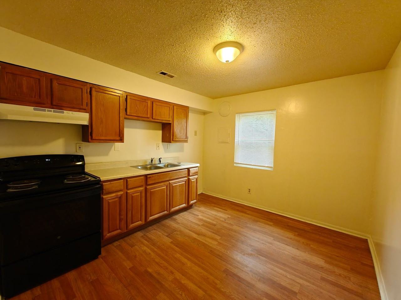 4304 Russet Dr - Photo 3 of 7