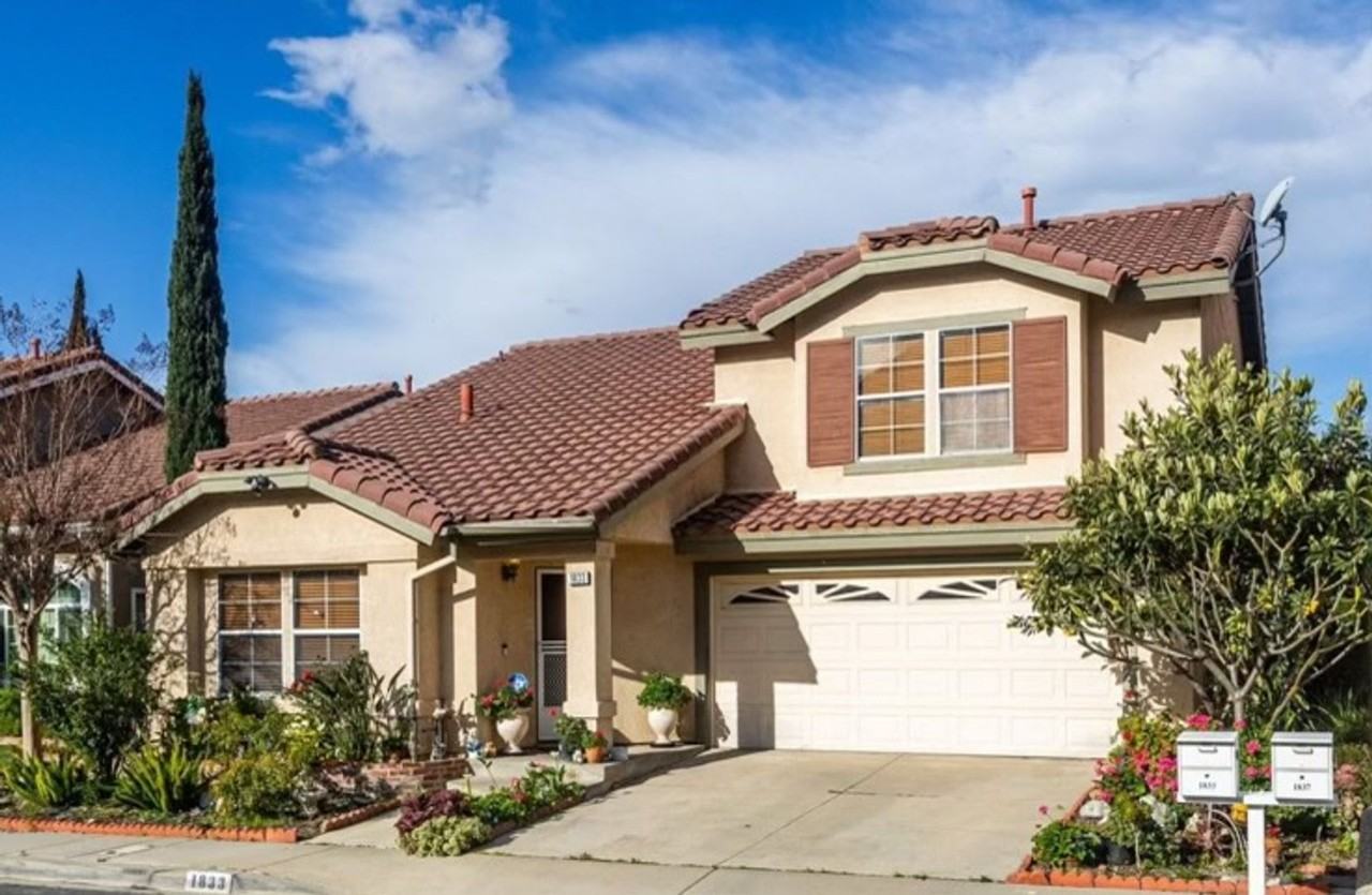 1833 Mirador Dr - Photo 2 of 19