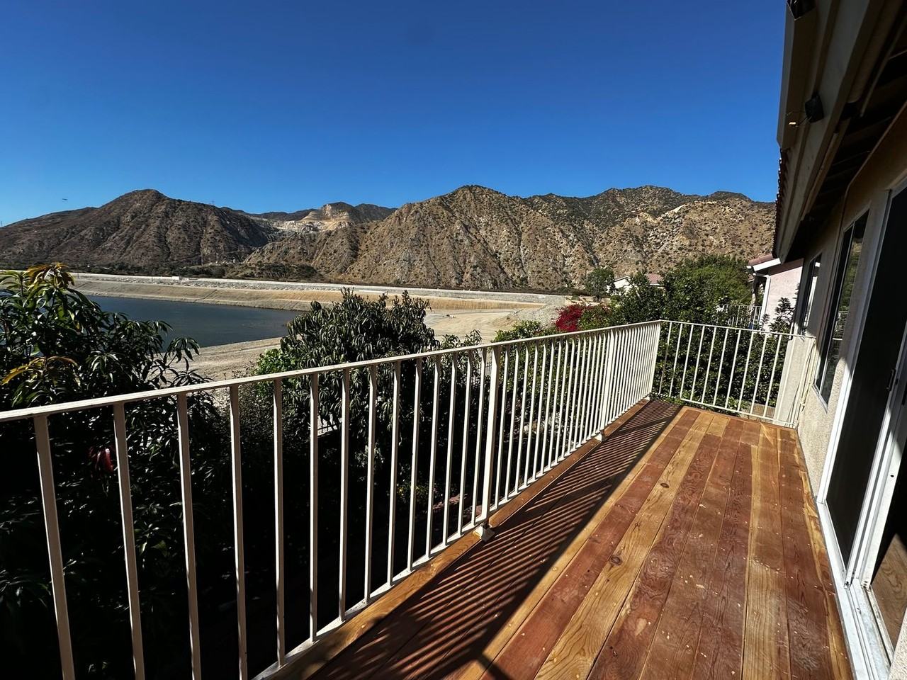 1833 Mirador Dr - Photo 3 of 19