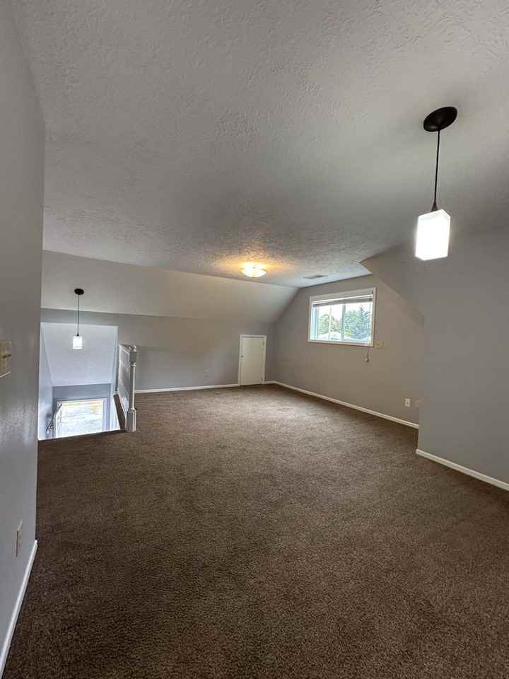 3027 D St Ne - Photo 2 of 15