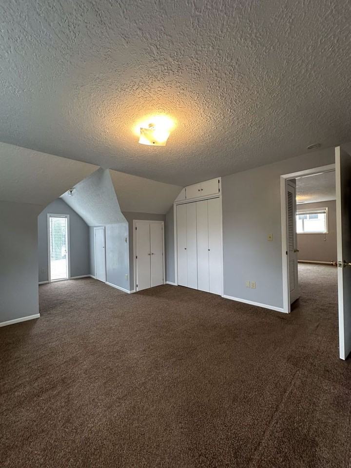 3027 D St Ne - Photo 3 of 15