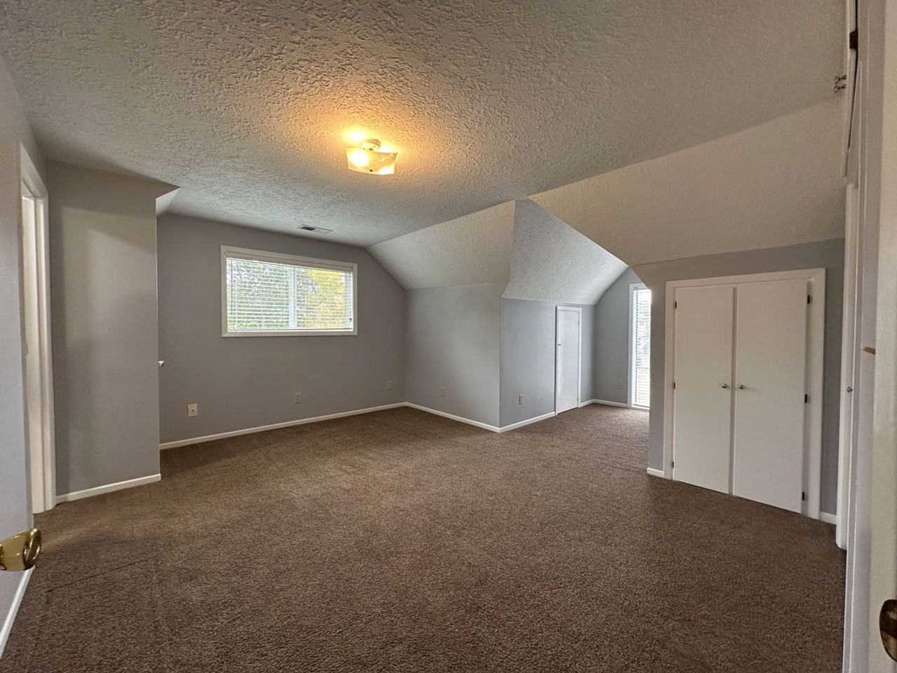 3027 D St Ne - Photo 4 of 15