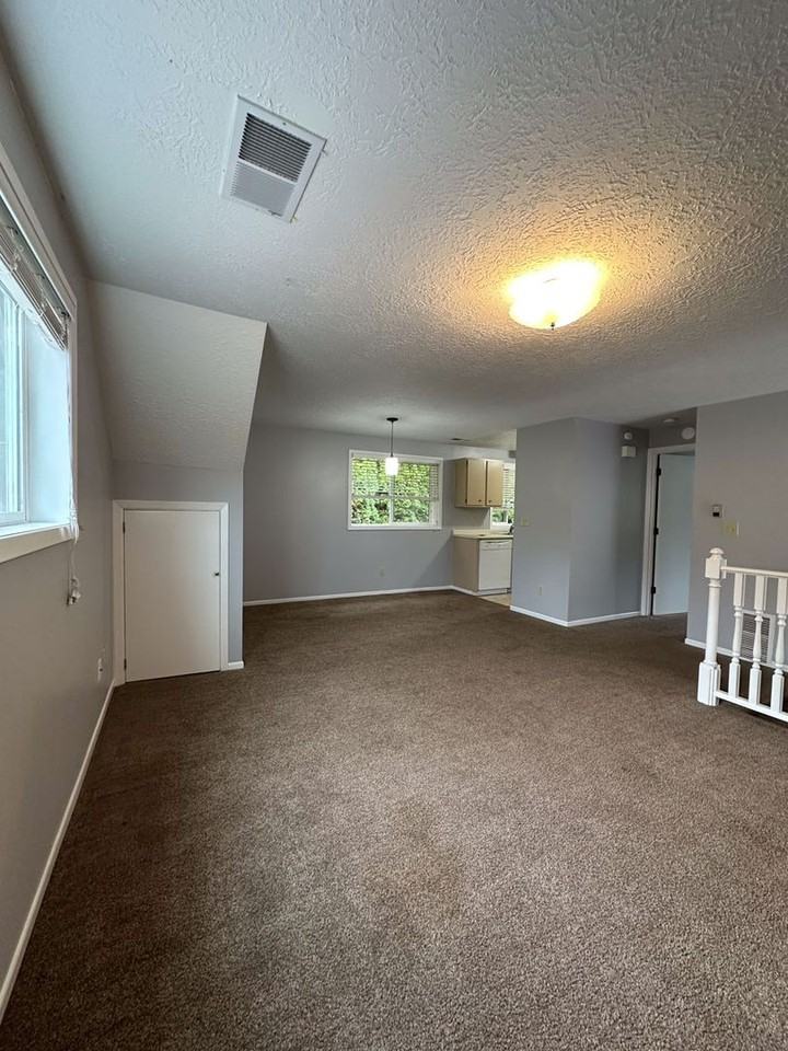 3027 D St Ne - Photo 7 of 15