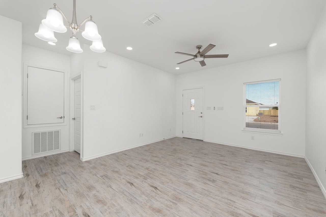 428 Rosa Dr - Photo 3 of 21