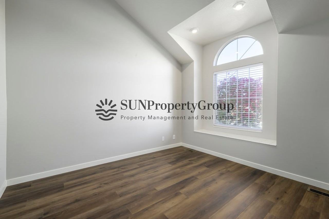 667 W 1460 N - Photo 4 of 20