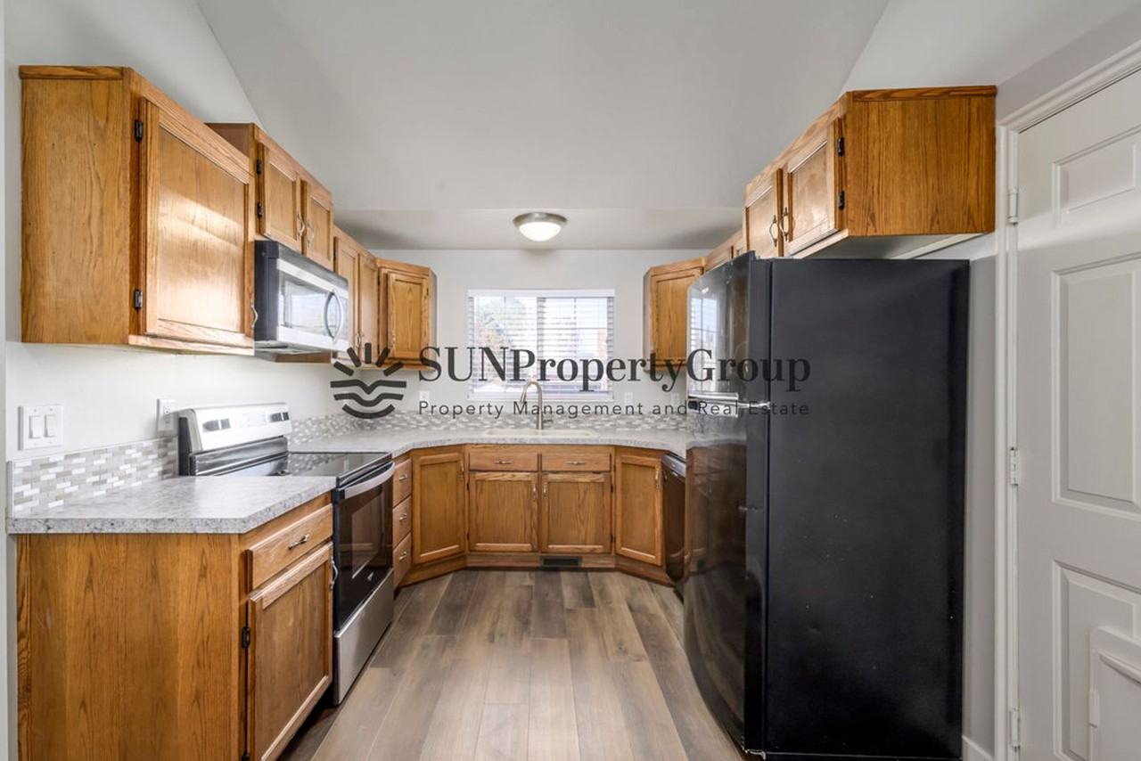 667 W 1460 N - Photo 6 of 20