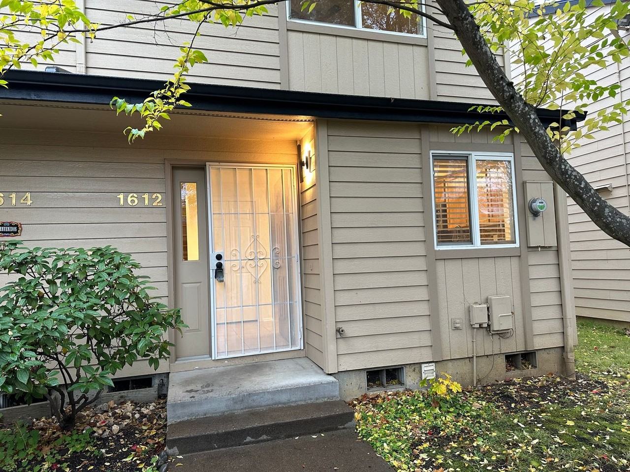 1612 Fetters Loop - Photo 2 of 34