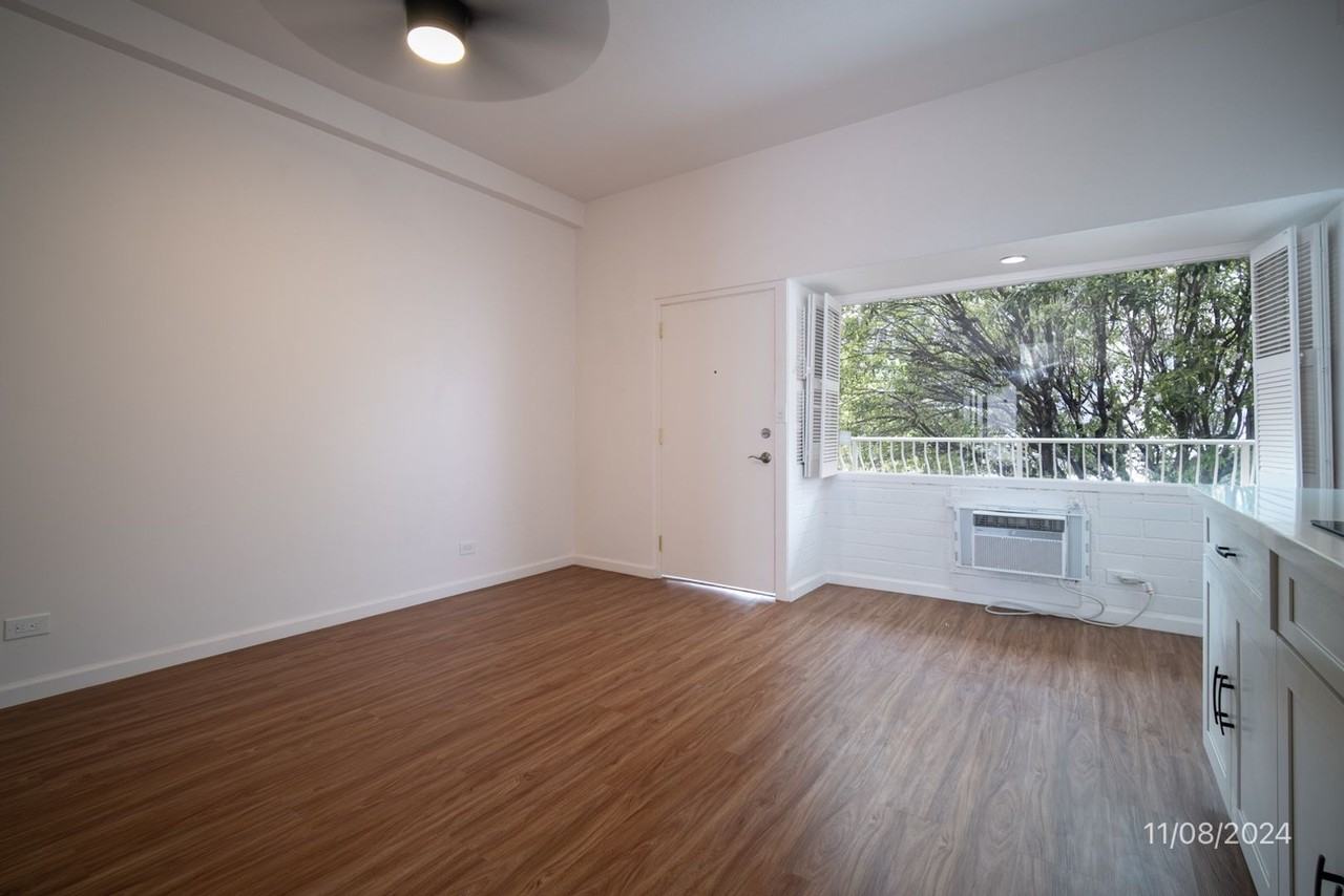 1020 Green St #301 - Photo 3 of 19