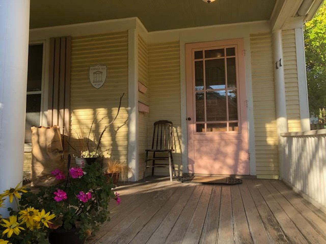 11 Union Ave Ne - Photo 2 of 8