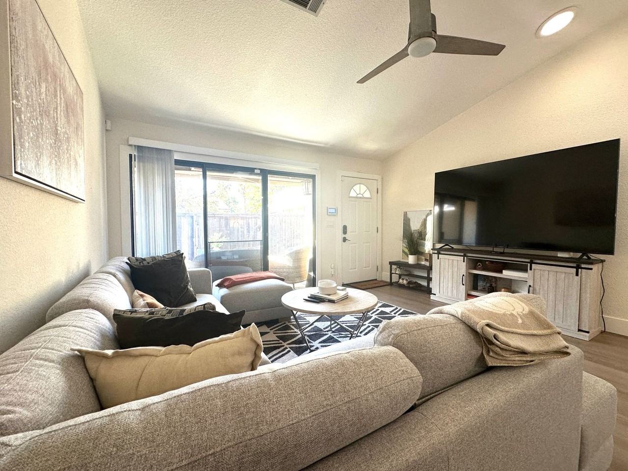 816 Villa Ter - Photo 2 of 18