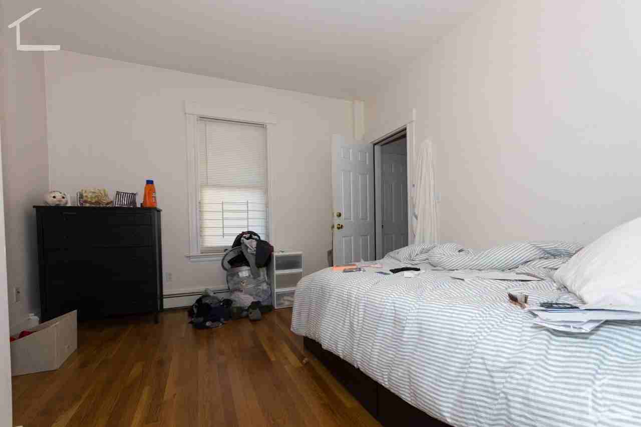 4 Saint Lukes Rd - Photo 4 of 7