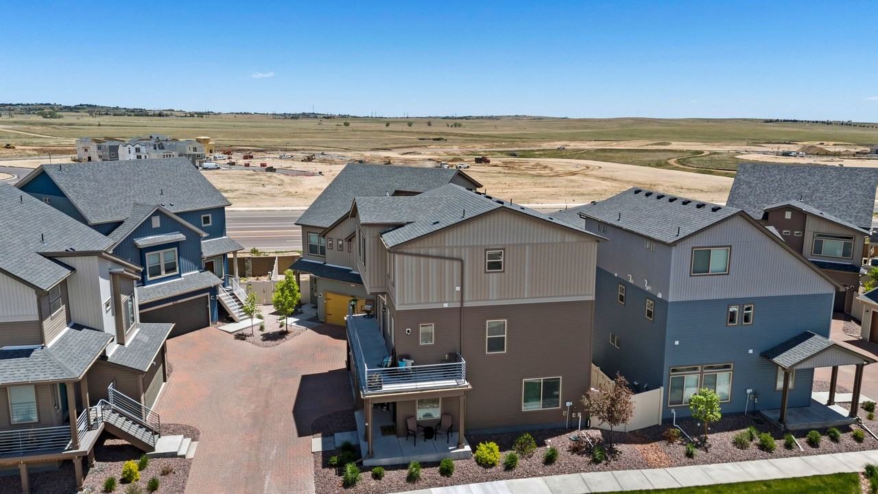 6149 Ashmore Lane - Photo 3 of 40