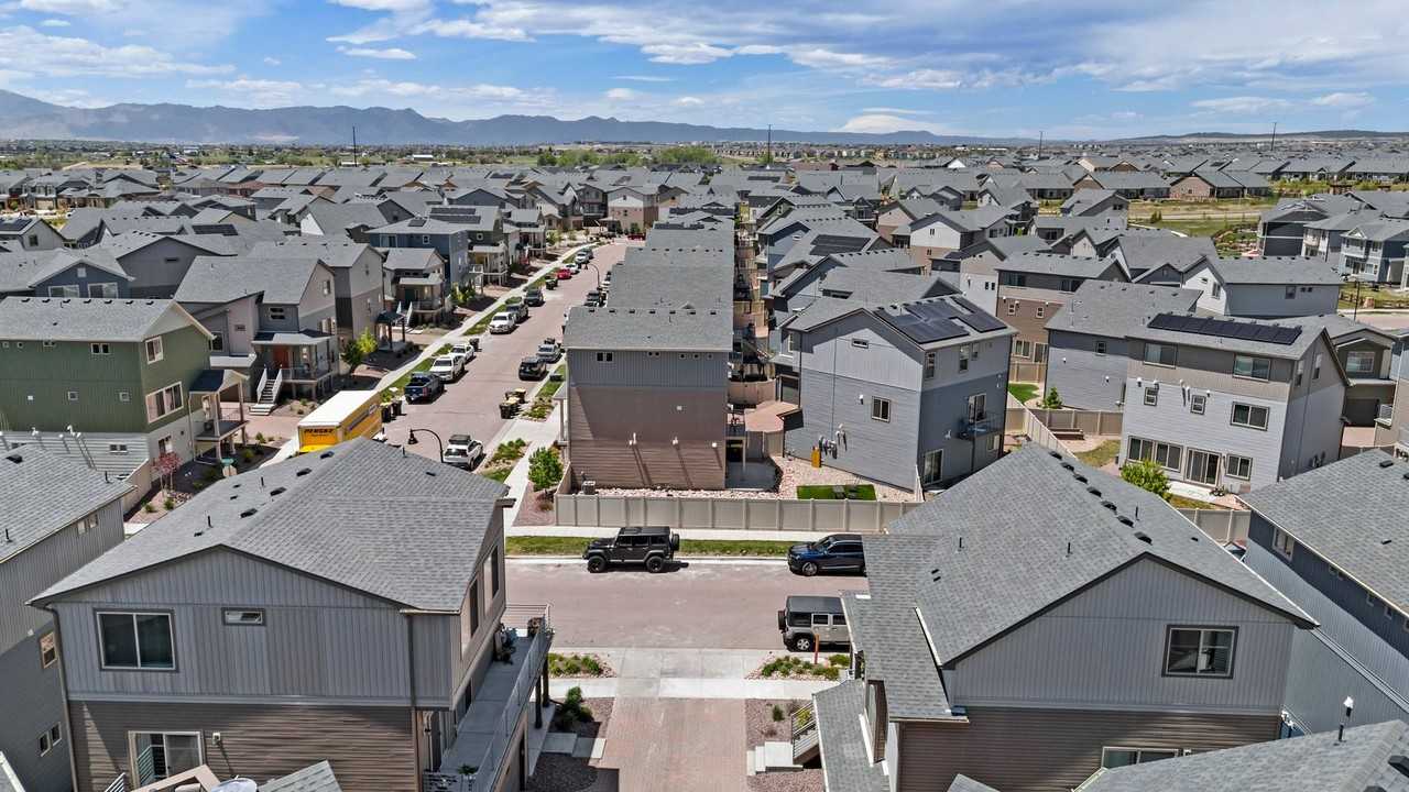 6149 Ashmore Lane - Photo 5 of 40