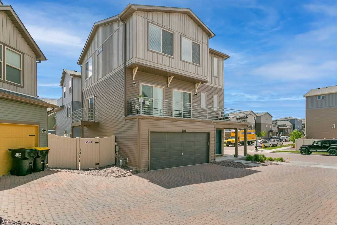 6149 Ashmore Lane - Photo 7 of 40