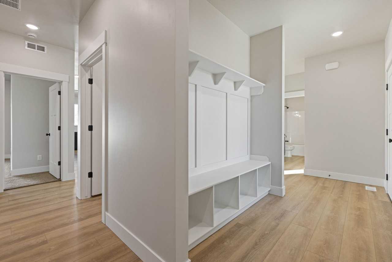 581 South Cutler Avenue - Photo 7 of 37