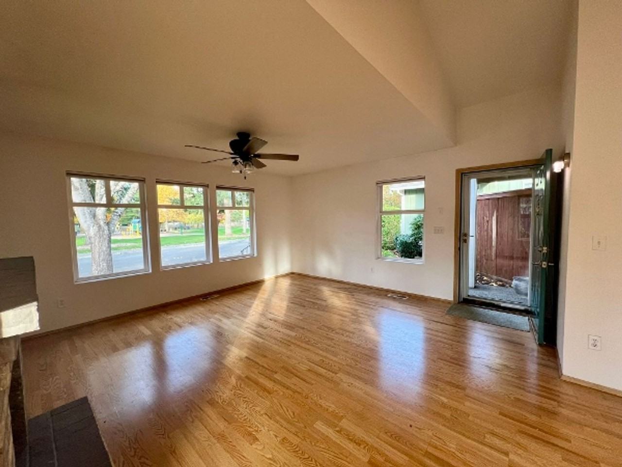 4501 Chardonnay Dr Se - Photo 4 of 25