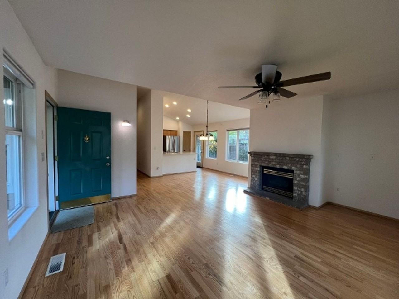 4501 Chardonnay Dr Se - Photo 6 of 25