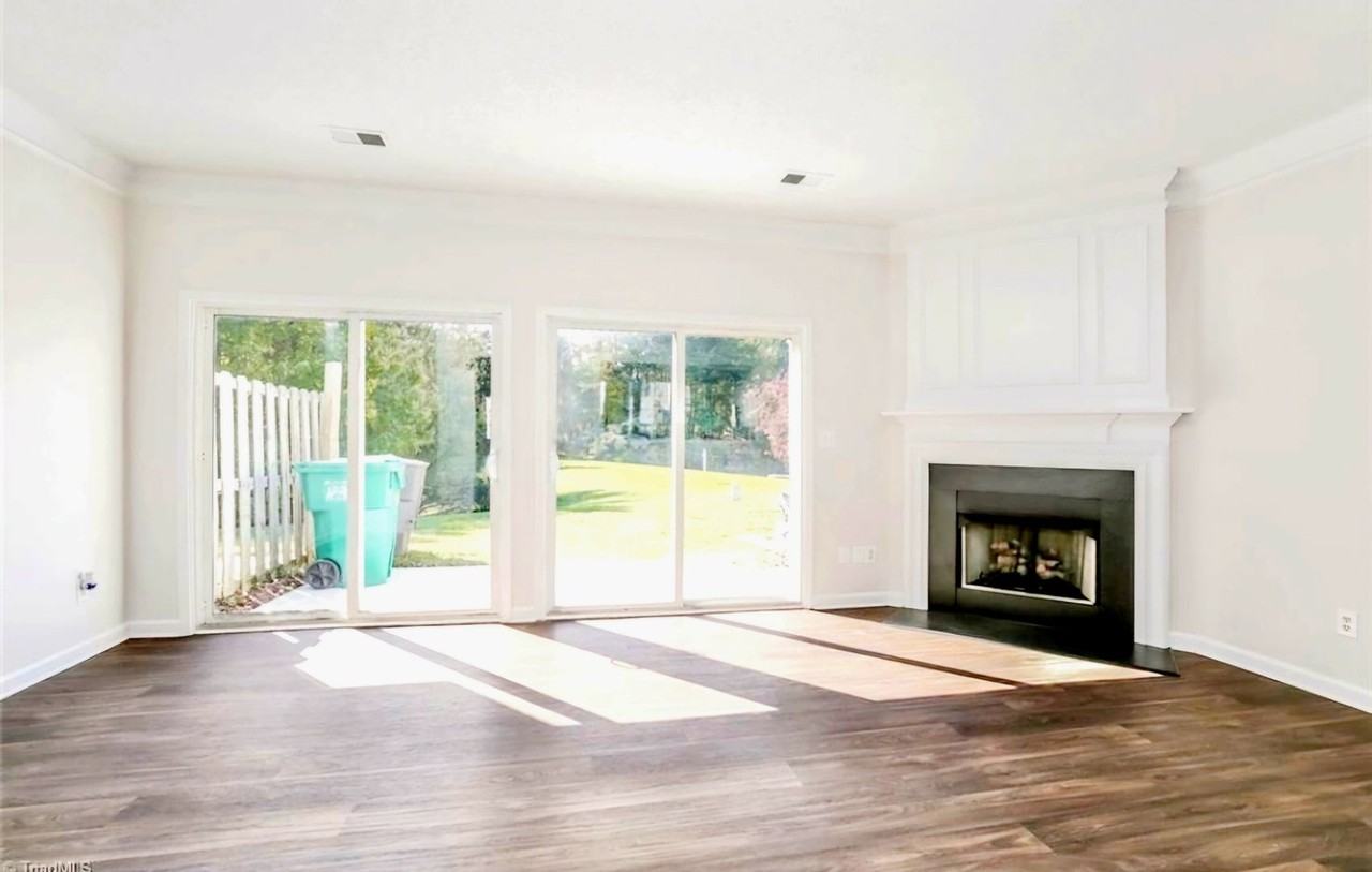 3956 Elizabeth Glen Way - Photo 3 of 15