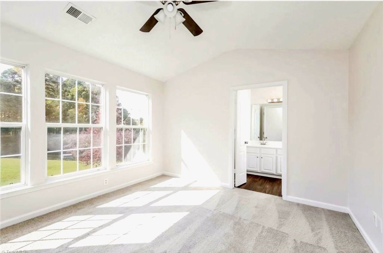 3956 Elizabeth Glen Way - Photo 6 of 15