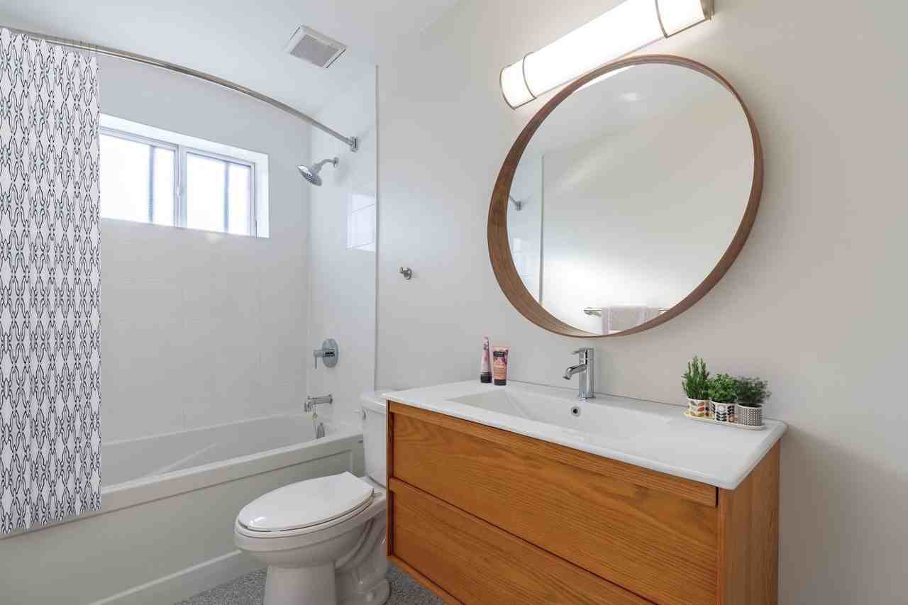 450 Woodlawn Rd W - Photo 2 of 12