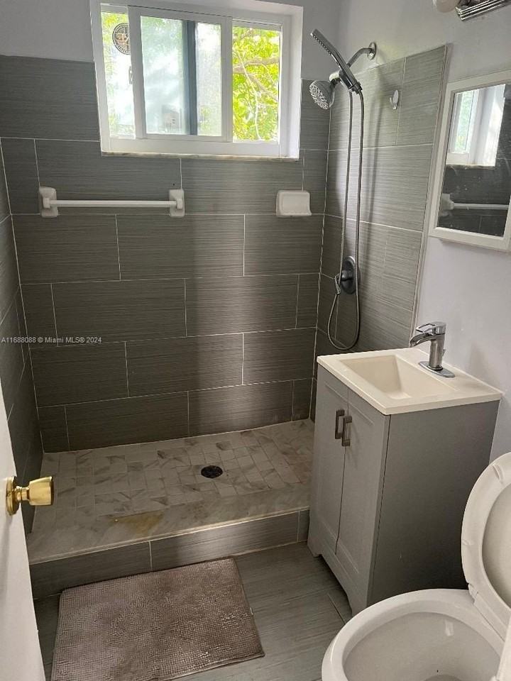 2419 Lincoln Street #23B - Photo 3 of 4