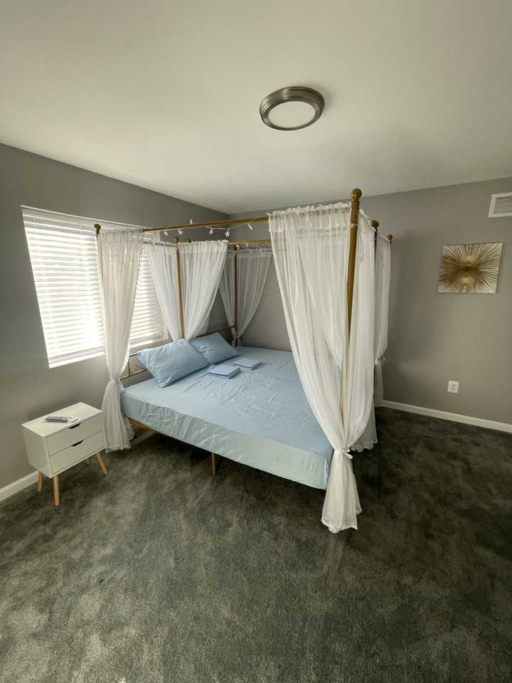 Mchenry St - Photo 7 of 9