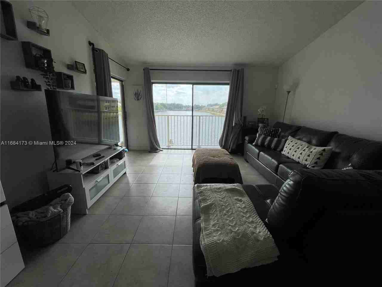 400 Nw 214th St #202 - Photo 3 of 8