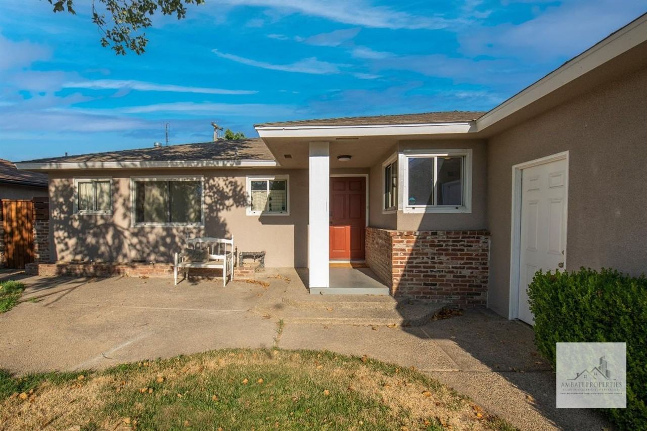 5247 N Callisch Ave - Photo 3 of 20