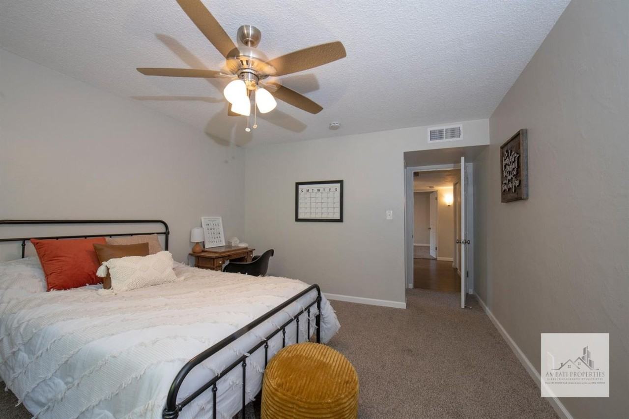 5247 N Callisch Ave - Photo 2 of 20