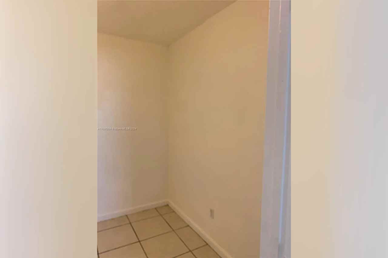 2121 Ne 168th St - Photo 2 of 11