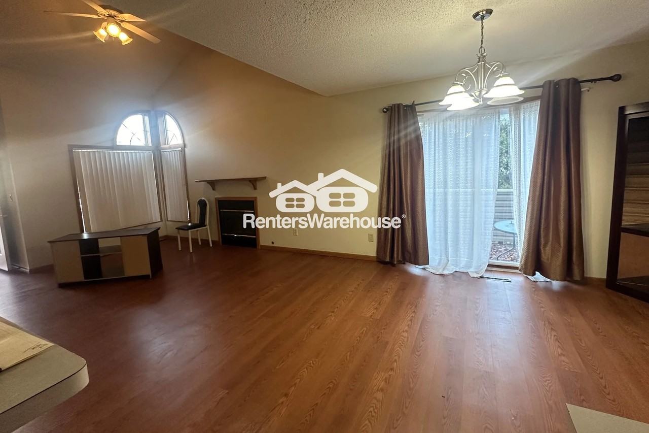 1076 Fillmore Cir Ne - Photo 2 of 12