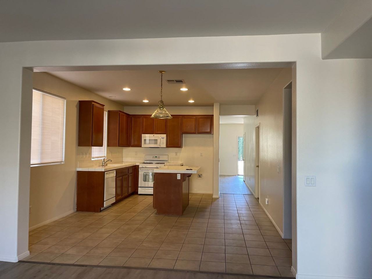 14190 Blackstone St - Photo 3 of 50