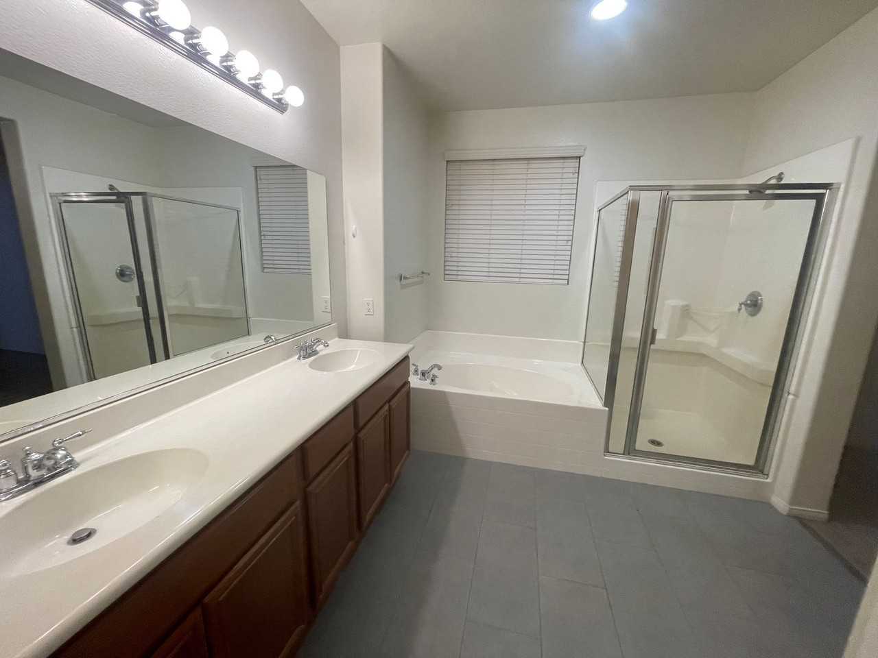 14190 Blackstone St - Photo 6 of 50