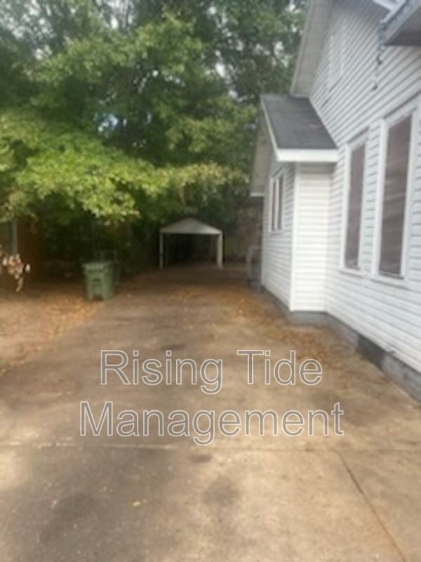 2711 Geneva St - Photo 2 of 6