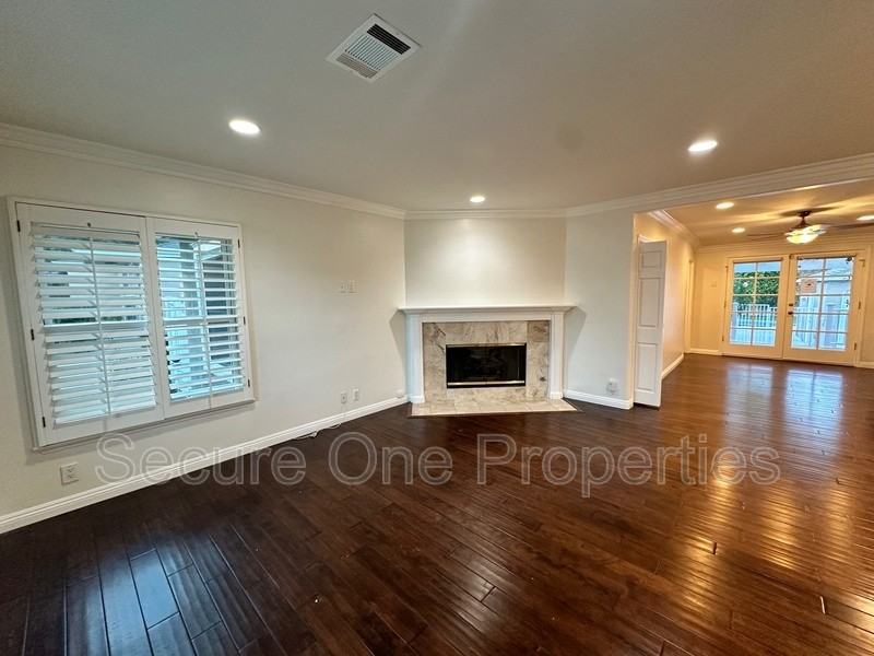 16823 Otsego St - Photo 5 of 30