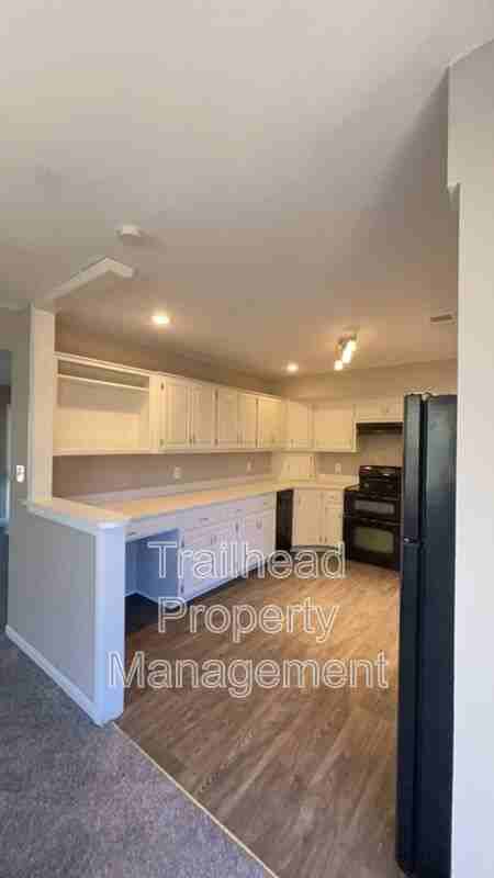 8240 N Holmes St - Photo 4 of 47