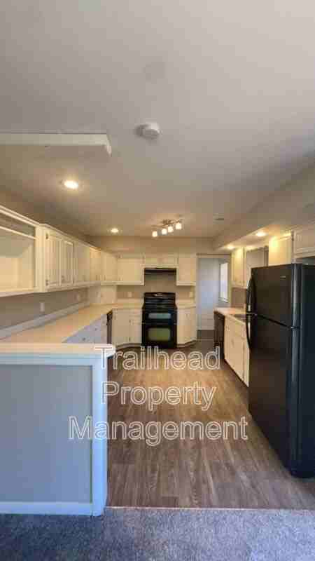 8240 N Holmes St - Photo 5 of 47