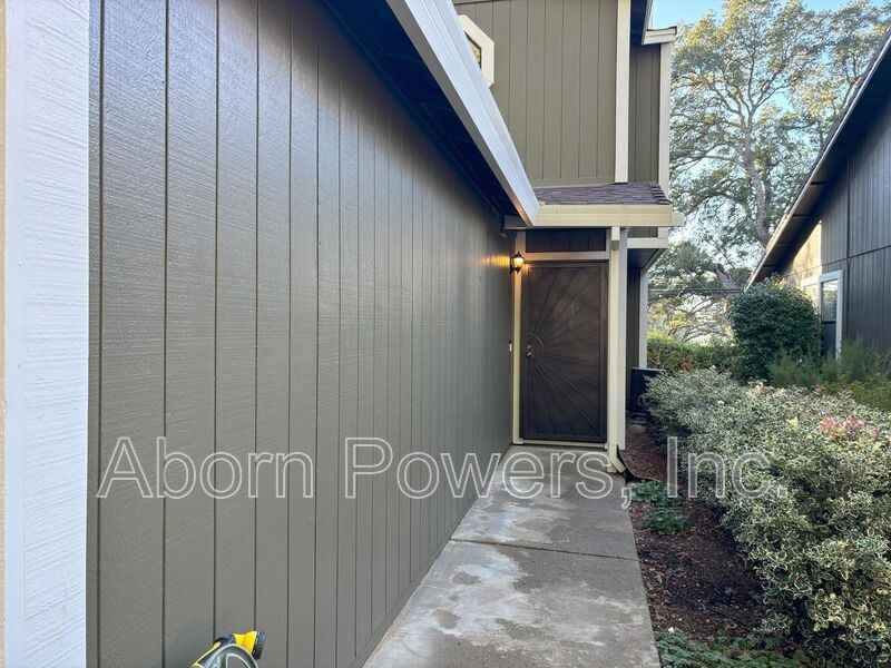 3262 Heights Dr - Photo 2 of 23