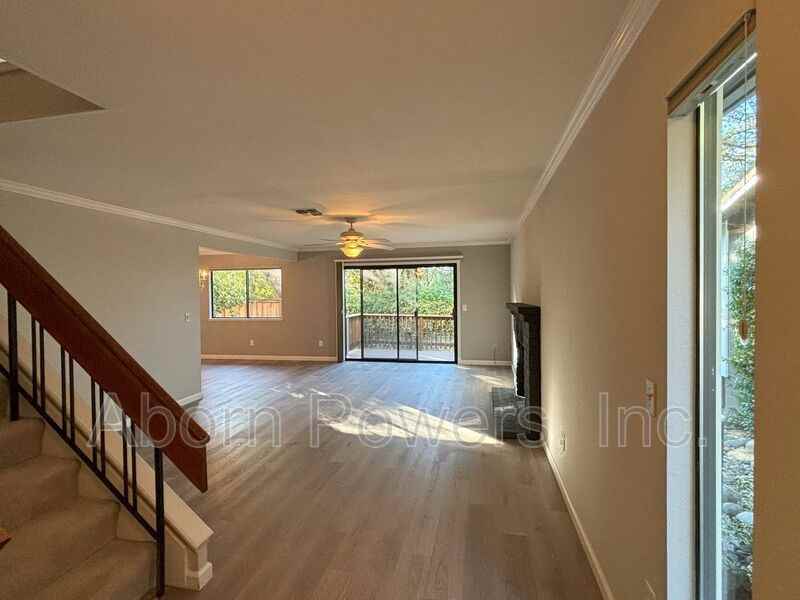 3262 Heights Dr - Photo 3 of 23