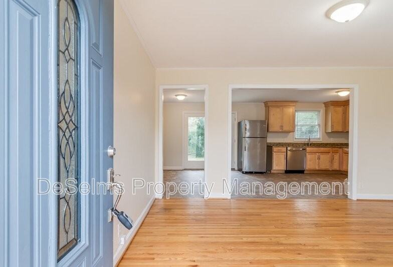 536 Singer Dr - Photo 5 of 36