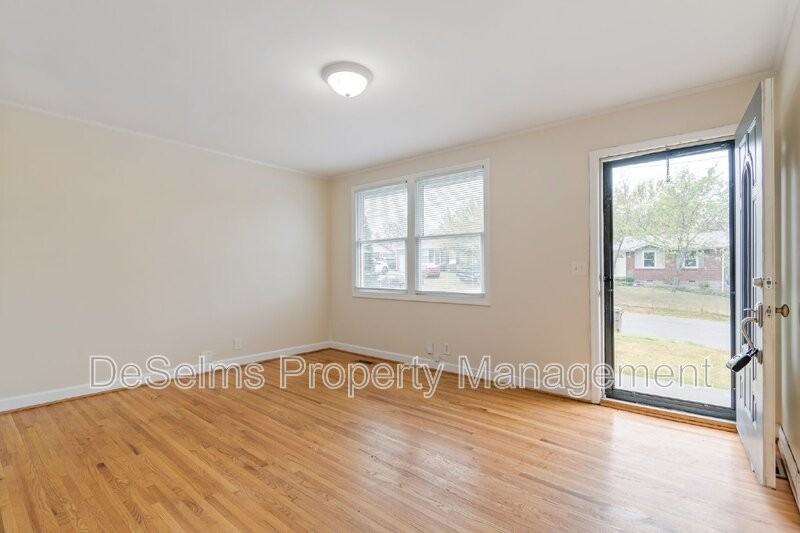 536 Singer Dr - Photo 7 of 36