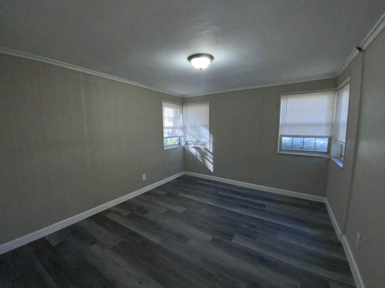 540 Thurston Ave - Photo 3 of 7
