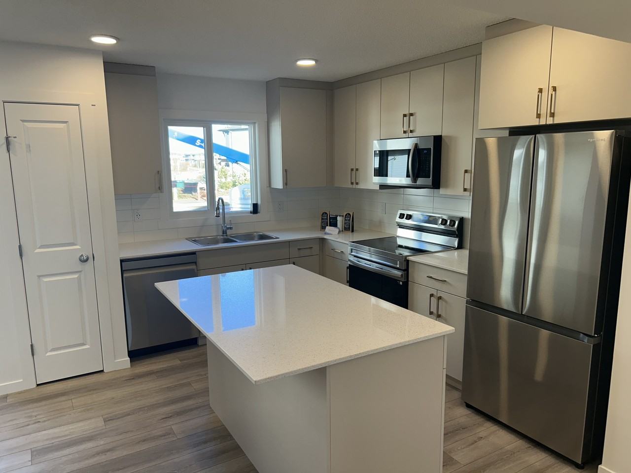 1025 113 St Nw - Photo 3 of 23