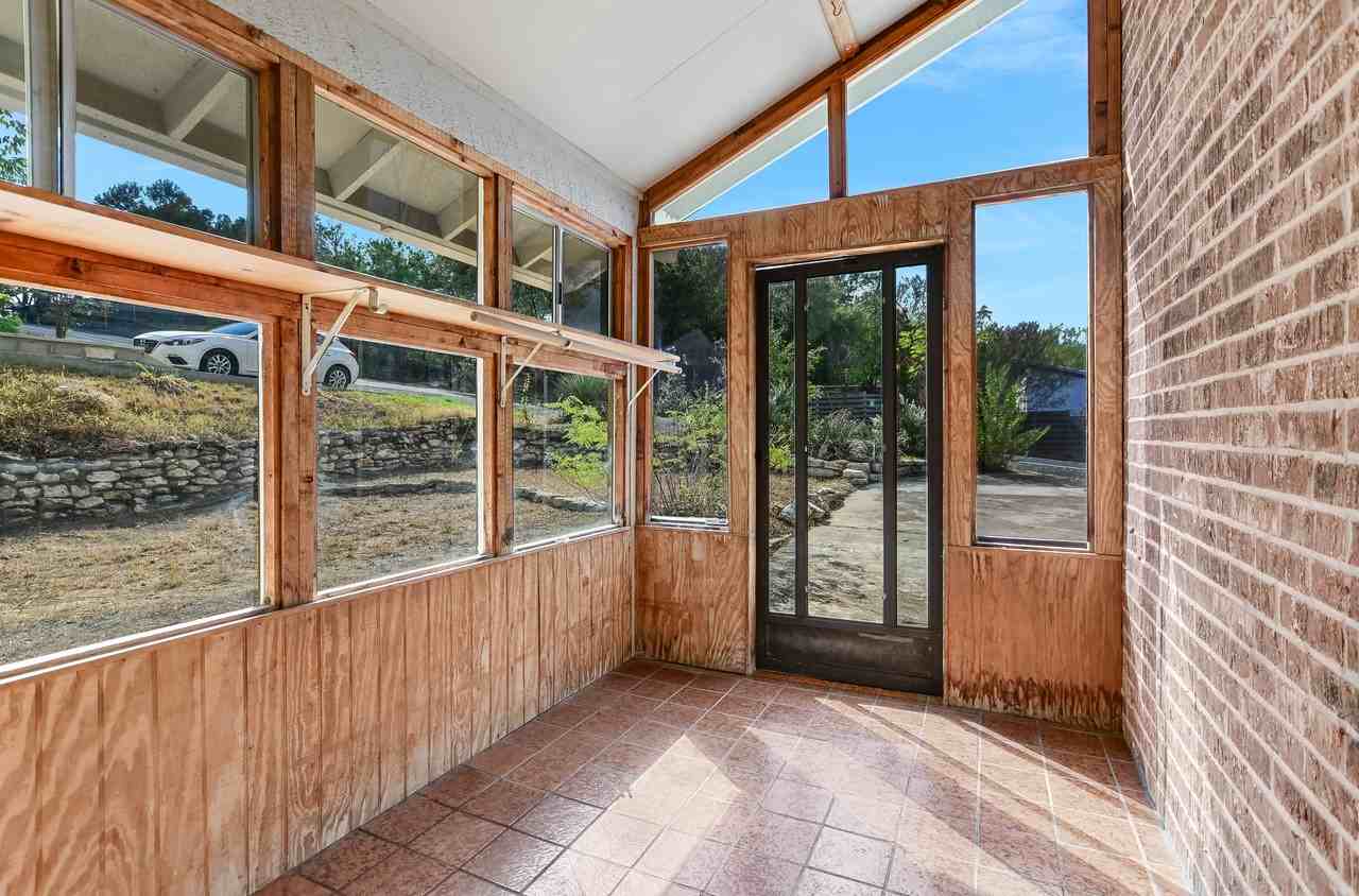 3404 Plantation Rd - Photo 5 of 20