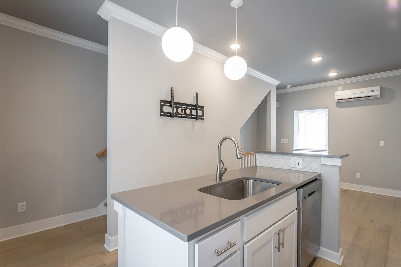 444 Harper St - Photo 5 of 31
